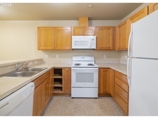 2047 Se HUCKLEBERRY Ave, Warrenton, OR 97146