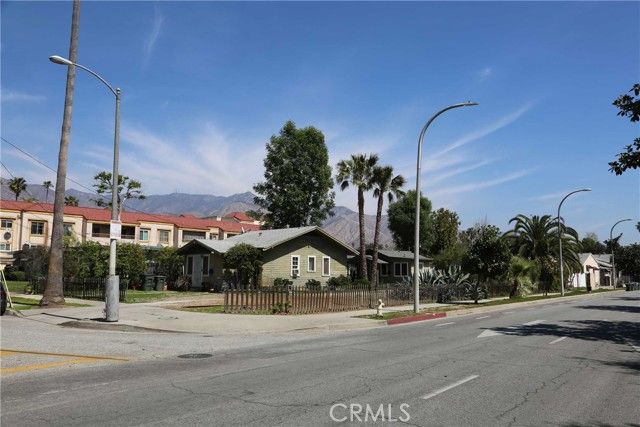 398 N Holliston Avenue, Pasadena, CA 91106