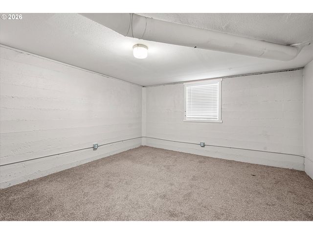 4933 N YALE St, Portland, OR 97203