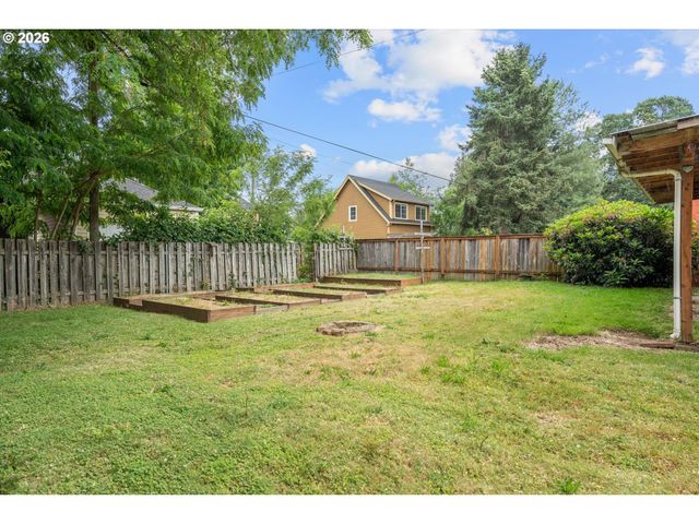 4933 N YALE St, Portland, OR 97203