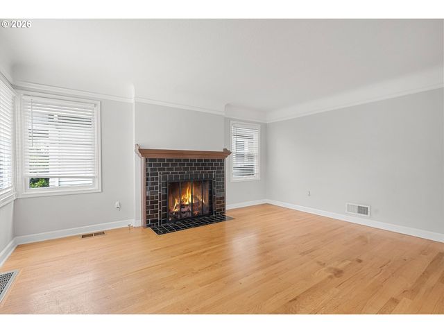 4933 N YALE St, Portland, OR 97203