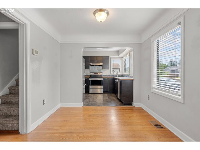 4933 N YALE St, Portland, OR 97203
