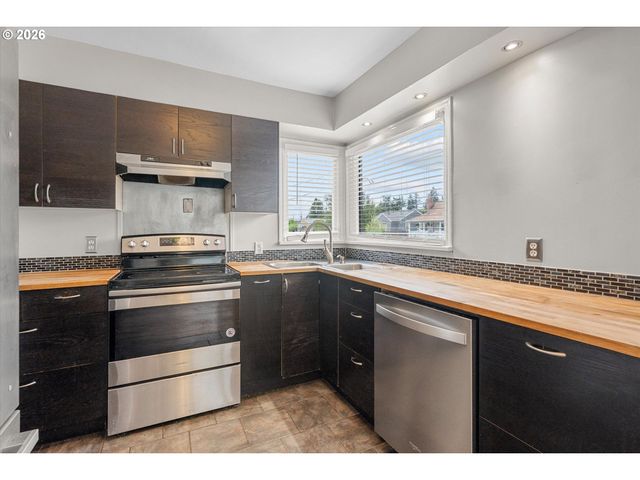 4933 N YALE St, Portland, OR 97203