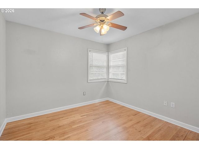 4933 N YALE St, Portland, OR 97203