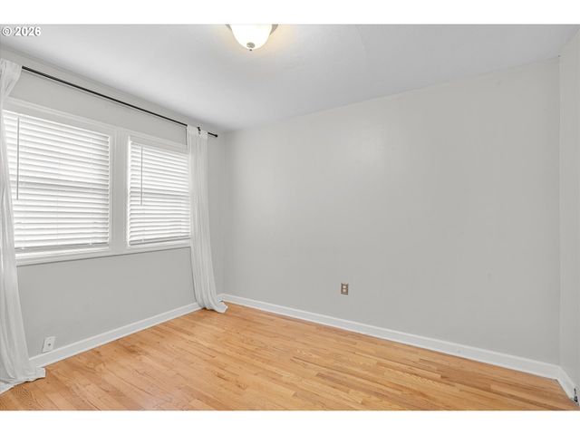 4933 N YALE St, Portland, OR 97203