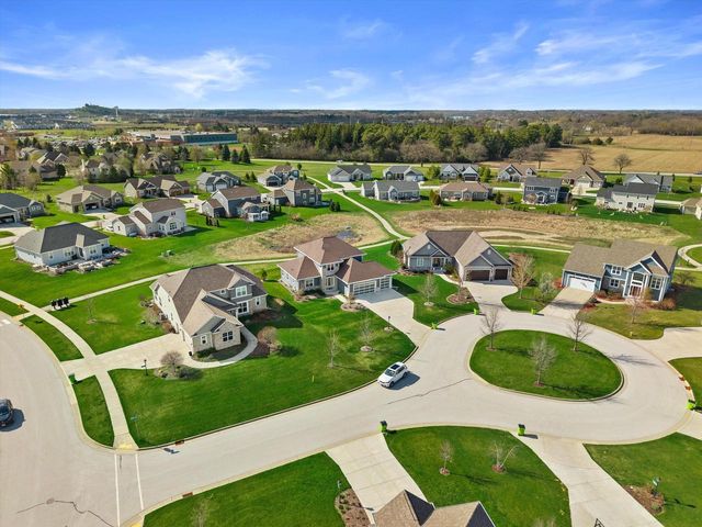 3105 Mendota COURT, Summit, WI 53066