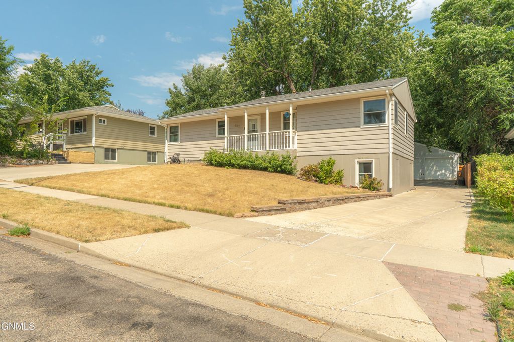 406 West Avenue F, Bismarck, ND 58501 photo 1