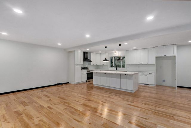 2145 E Shady Glen Drive, Springfield, MO 65804