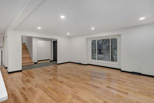 2145 E Shady Glen Drive, Springfield, MO 65804