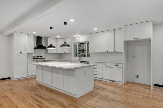 2145 E Shady Glen Drive, Springfield, MO 65804