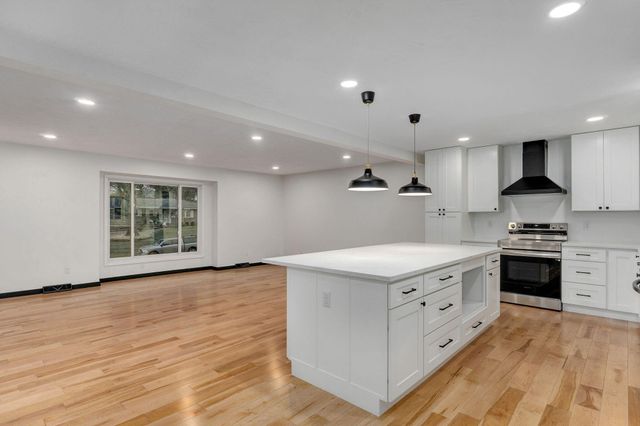 2145 E Shady Glen Drive, Springfield, MO 65804