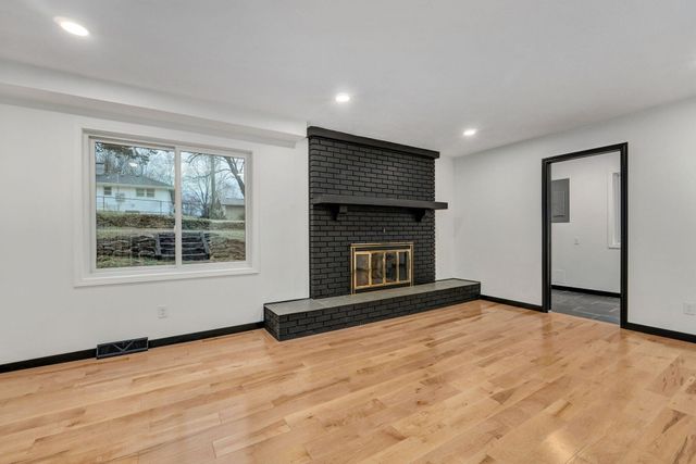 2145 E Shady Glen Drive, Springfield, MO 65804