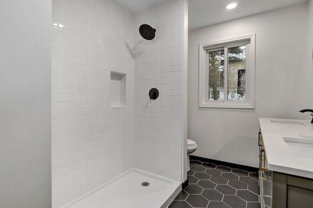 2145 E Shady Glen Drive, Springfield, MO 65804