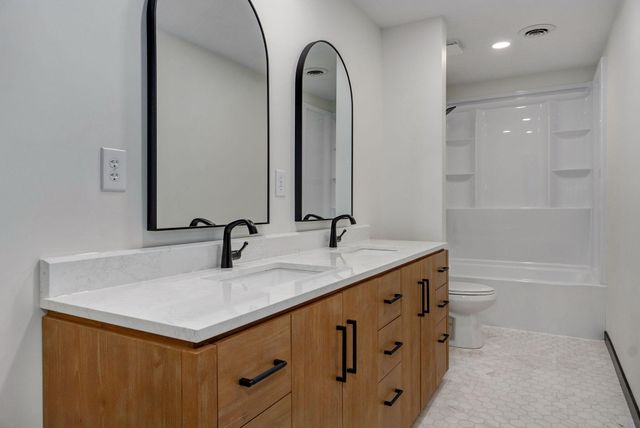 2145 E Shady Glen Drive, Springfield, MO 65804