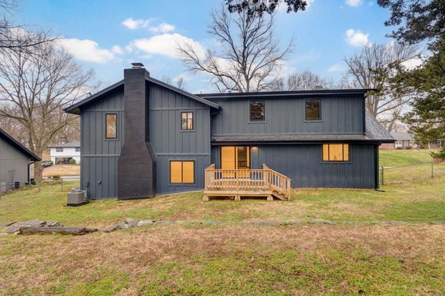 2145 E Shady Glen Drive, Springfield, MO 65804