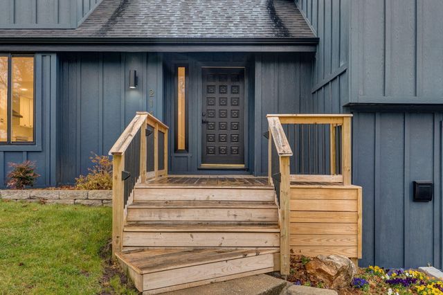 2145 E Shady Glen Drive, Springfield, MO 65804