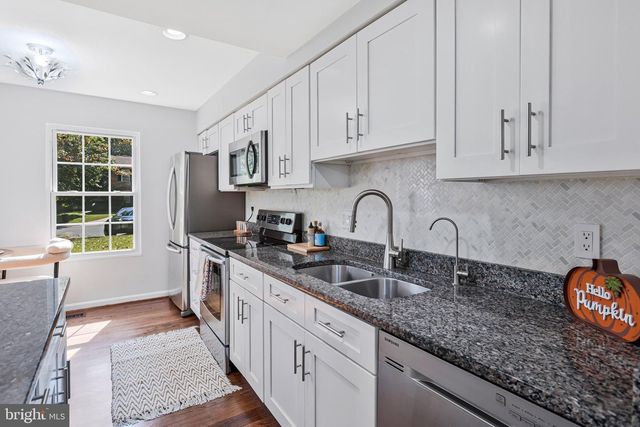 6401 OLD SCOTTS CT, Springfield, VA 22152