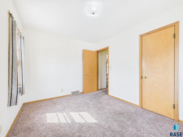 636 N Leadale Ave Avenue, Sioux Falls, SD 57103