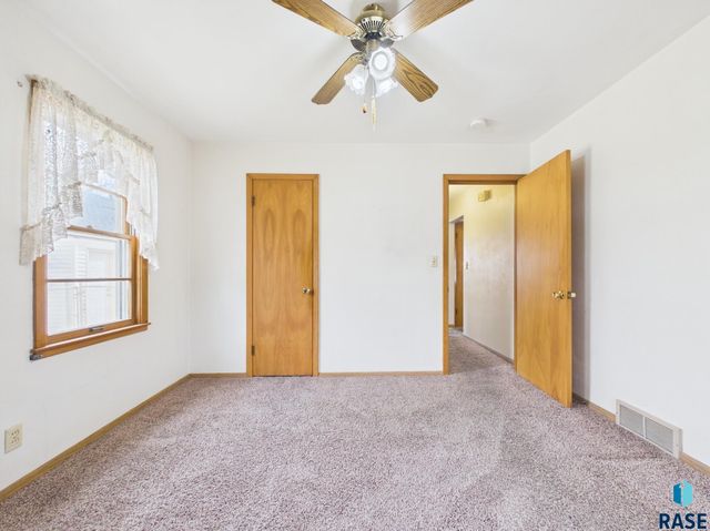 636 N Leadale Ave Avenue, Sioux Falls, SD 57103