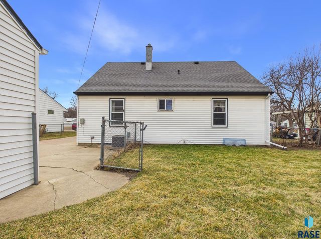 636 N Leadale Ave Avenue, Sioux Falls, SD 57103