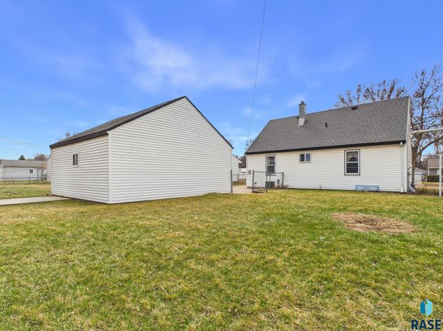 636 N Leadale Ave Avenue, Sioux Falls, SD 57103