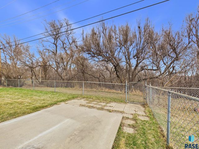 636 N Leadale Ave Avenue, Sioux Falls, SD 57103