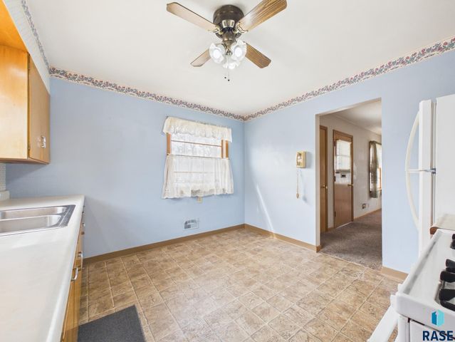 636 N Leadale Ave Avenue, Sioux Falls, SD 57103