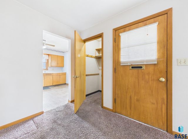 636 N Leadale Ave Avenue, Sioux Falls, SD 57103