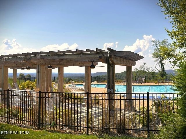 82 Mallard rd, Hilham, TN 38568