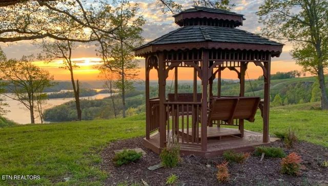 82 Mallard rd, Hilham, TN 38568