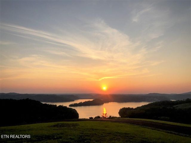 82 Mallard rd, Hilham, TN 38568