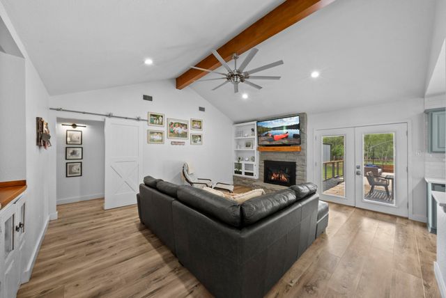 2802 Robin RD, Manchaca, TX 78652