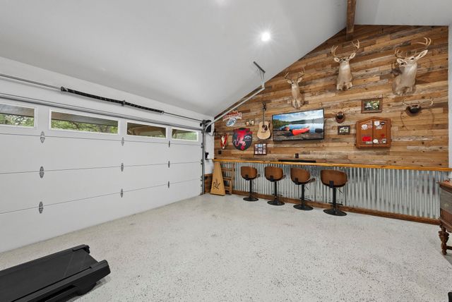 2802 Robin RD, Manchaca, TX 78652