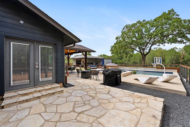 2802 Robin RD, Manchaca, TX 78652