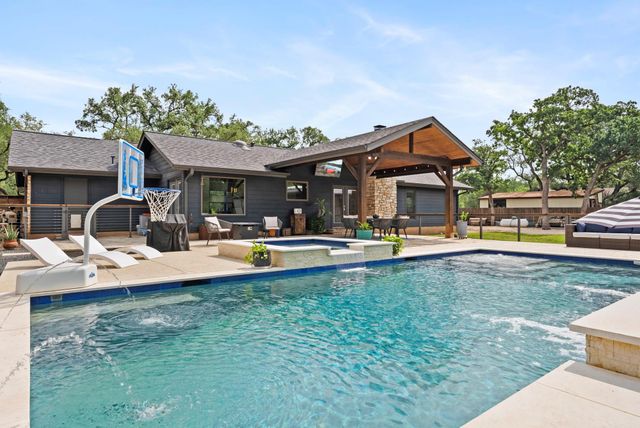2802 Robin RD, Manchaca, TX 78652