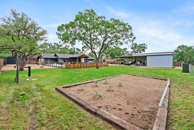 2802 Robin RD, Manchaca, TX 78652