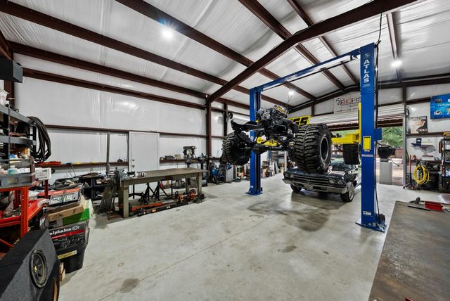 2802 Robin RD, Manchaca, TX 78652