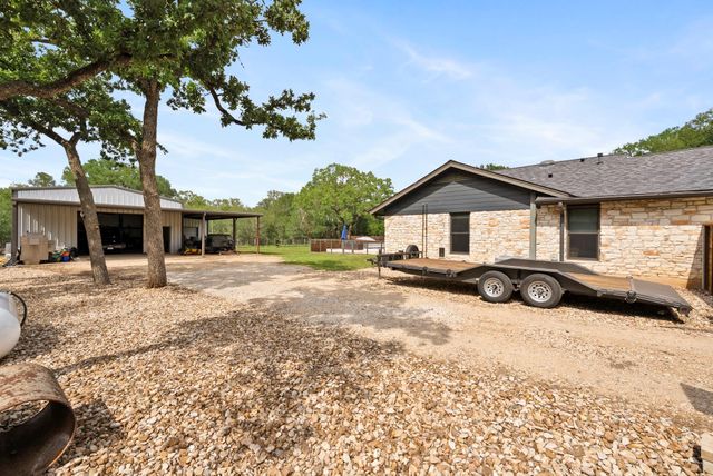 2802 Robin RD, Manchaca, TX 78652