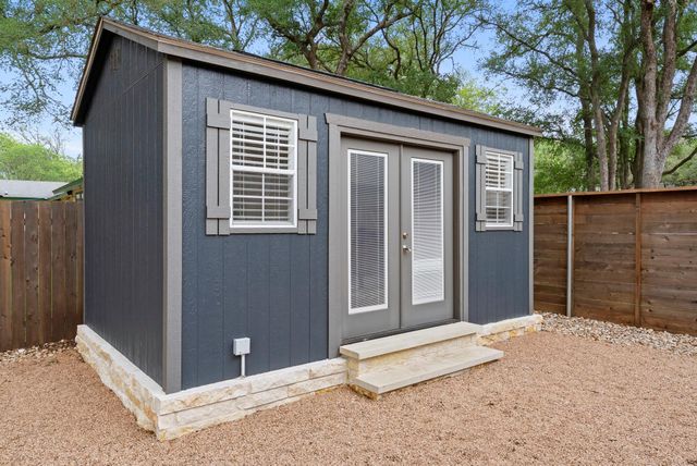 2802 Robin RD, Manchaca, TX 78652