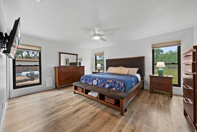 2802 Robin RD, Manchaca, TX 78652