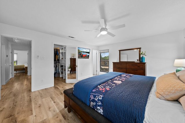 2802 Robin RD, Manchaca, TX 78652
