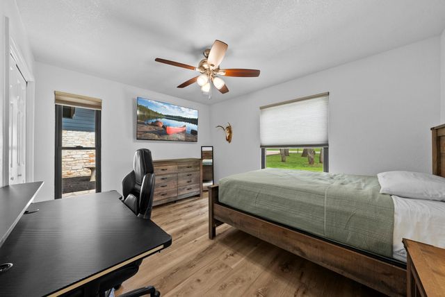 2802 Robin RD, Manchaca, TX 78652