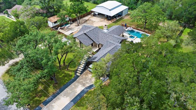 2802 Robin RD, Manchaca, TX 78652