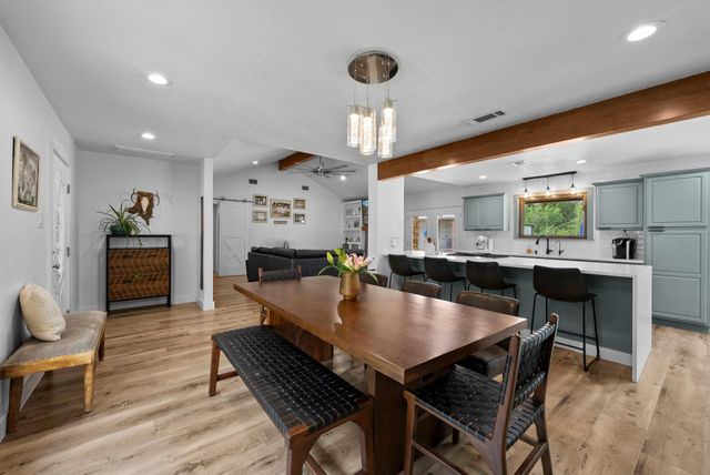 2802 Robin RD, Manchaca, TX 78652