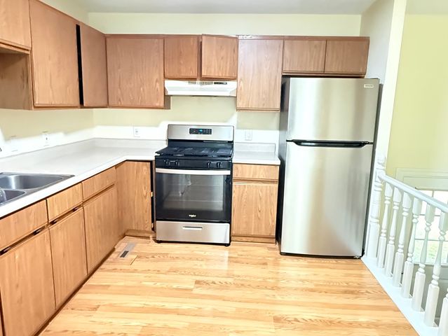 653 Ziegler Drive 653, Grayslake, IL 60030