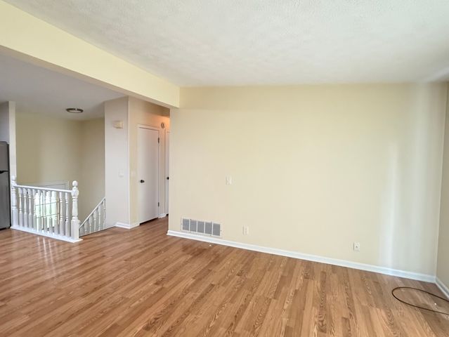653 Ziegler Drive 653, Grayslake, IL 60030