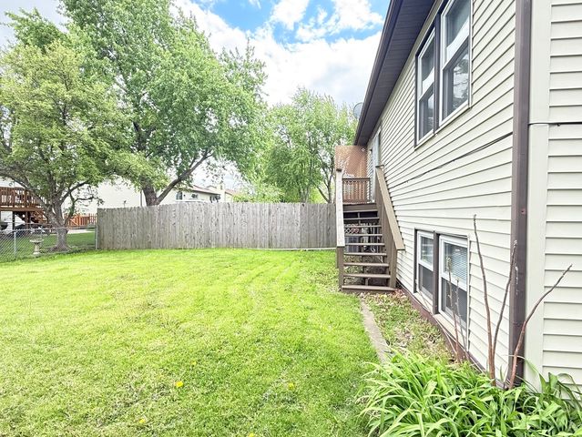 653 Ziegler Drive 653, Grayslake, IL 60030