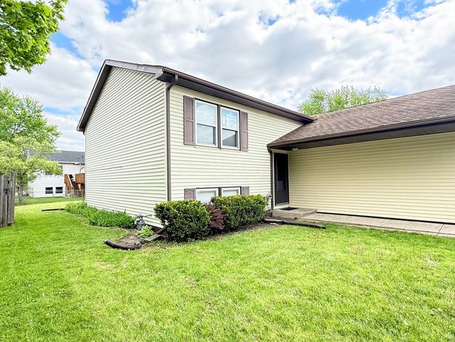 653 Ziegler Drive 653, Grayslake, IL 60030