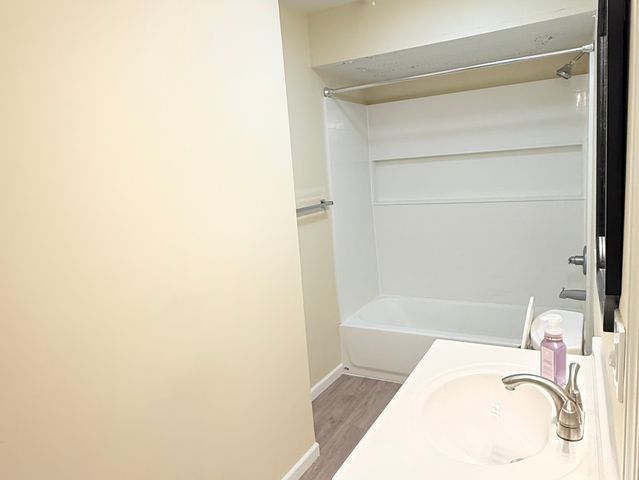 653 Ziegler Drive 653, Grayslake, IL 60030