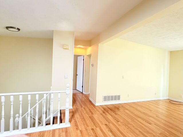 653 Ziegler Drive 653, Grayslake, IL 60030